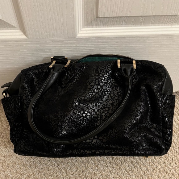 KELLY WYNNE I Duffle Dare You Handbag in Black Serpentine - Picture 7 of 13